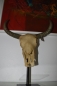 Stierkopf auf Ständer Tierschädel Büffel auf Ständer Kunststein Deko Figur