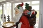 Der Weihnachtsmann mit Schale , die Weihnachtsdekoration nicht nur zur  Weihnachtszeit