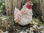 Sitzendes Huhn mit Blumen Deko Gartenfigur