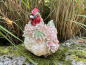 Sitzendes Huhn mit Blumen Deko Gartenfigur
