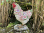 Stehendes Huhn mit Blumen Deko Gartenfigur
