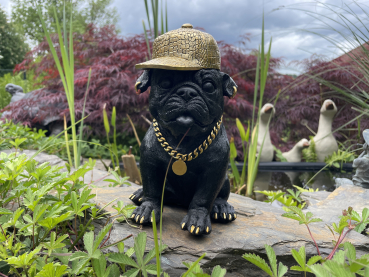 Mops Deko Hund Cap Goldkette Ohrring