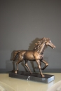 Deko Pferd aus Gusseisen auf Marmorsockel Tierfigur