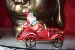 Deko Weihnachten Figur Weihnachtsmann im Oldtimer, Christians Decorations, Auto