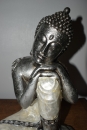 Deko Thai Buddha sitzend Gartenfigur Skulptur Perlmutt Creme Silber Höhe 30 cm